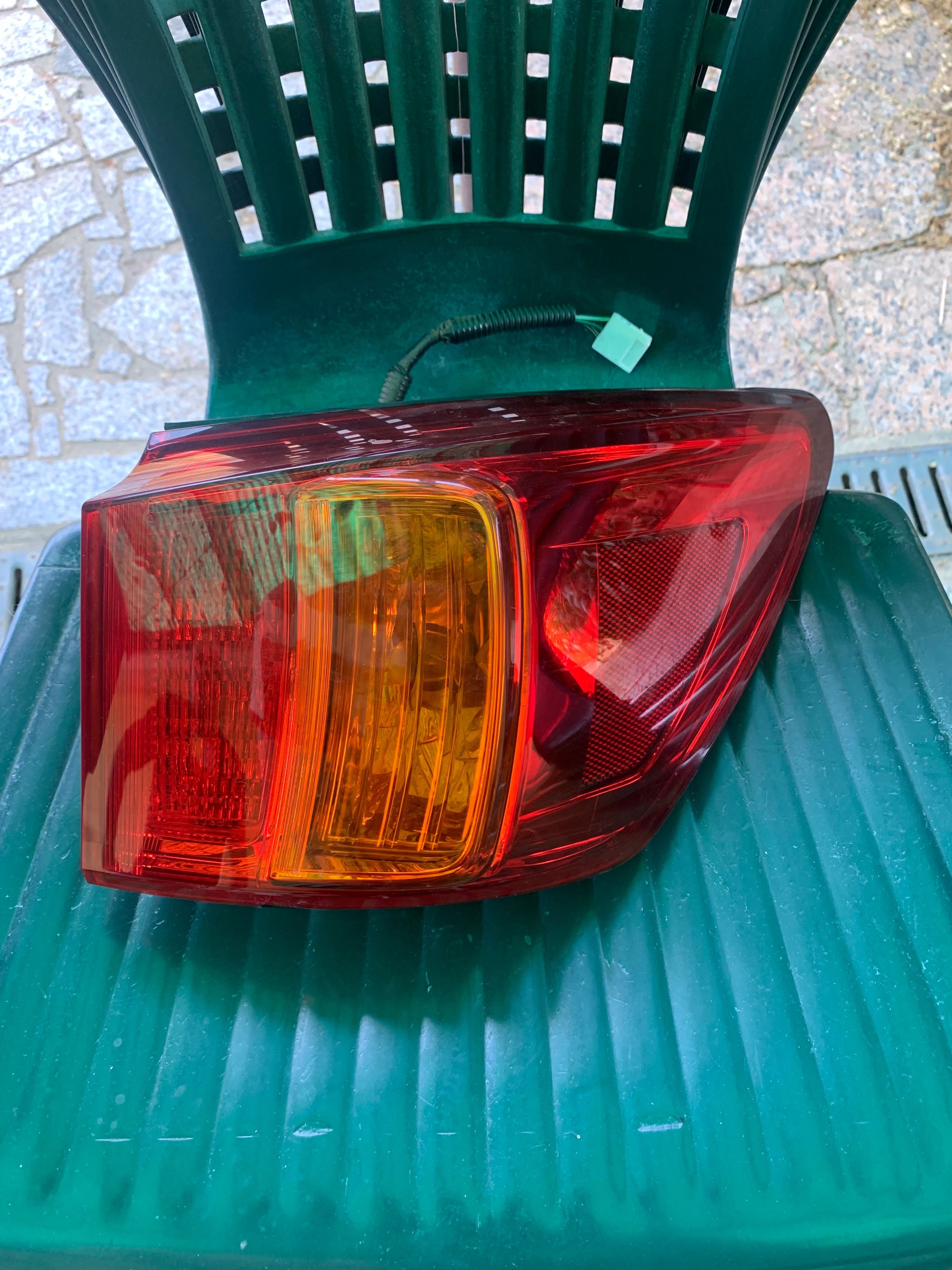 Pisca direito Lexus IS 220D