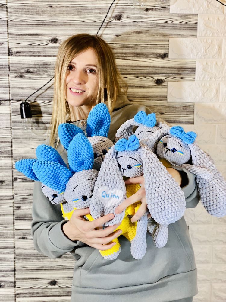 Іграшка ручної роботи зайка ,зайчик з плюшу  , патріотична іграшка