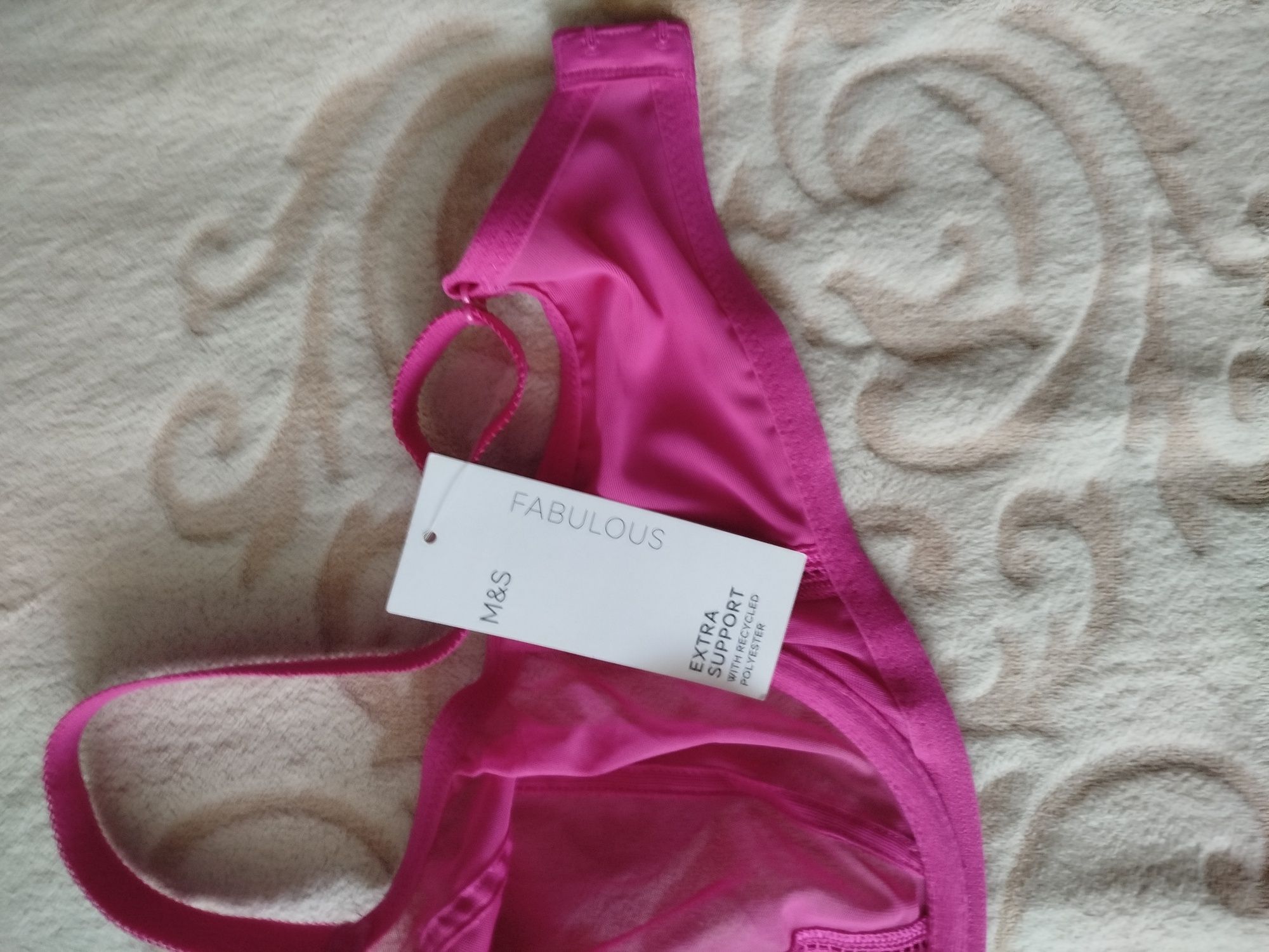 Продам бюстик m&s extra support bra
Размер 32 F. ( Объем 70 , тянется