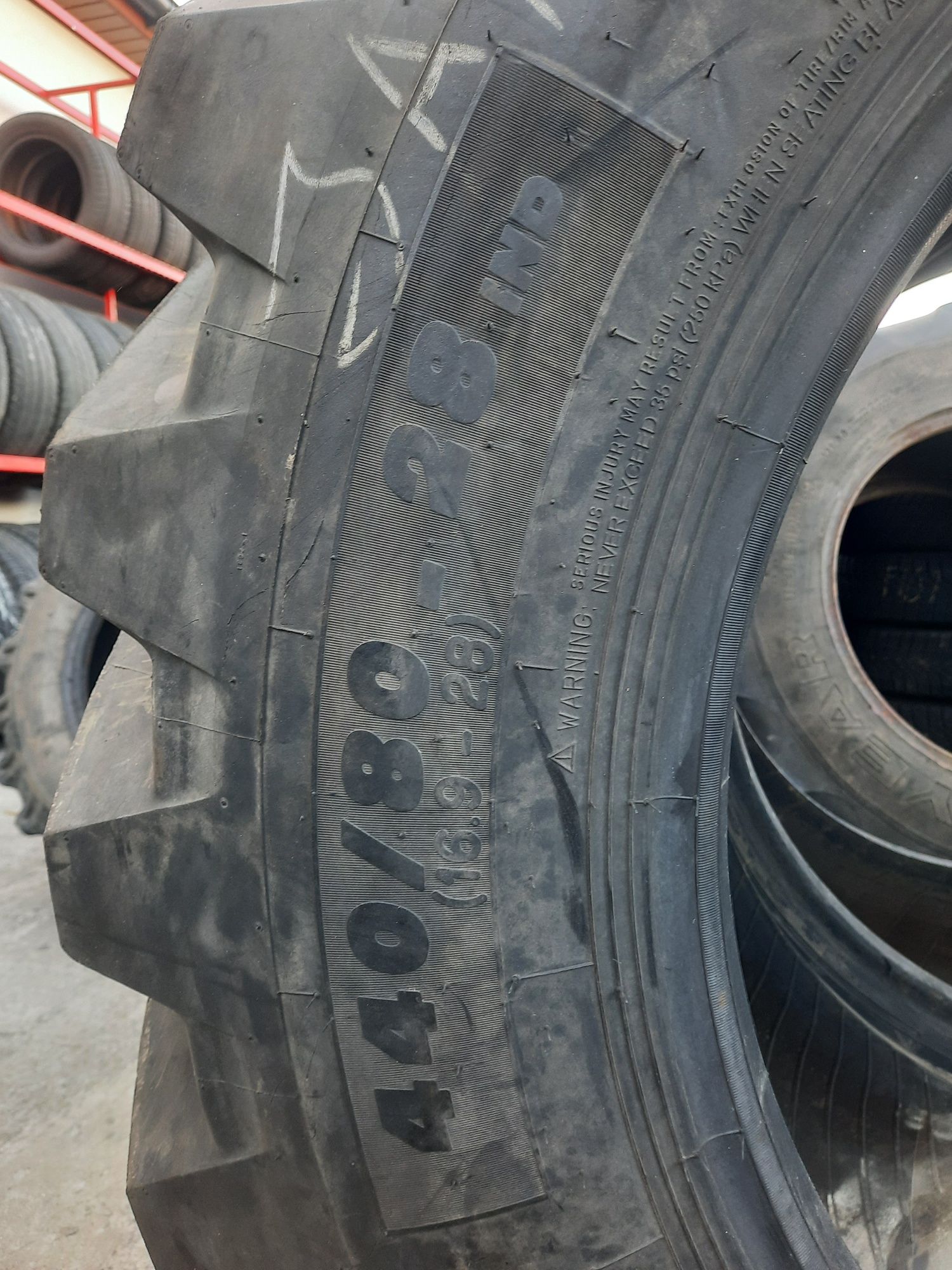 Opony 16.9-28 (440/80-28) Michelin OZKA