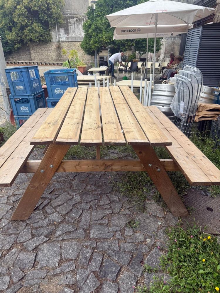 Mesa de jarrim em madeira