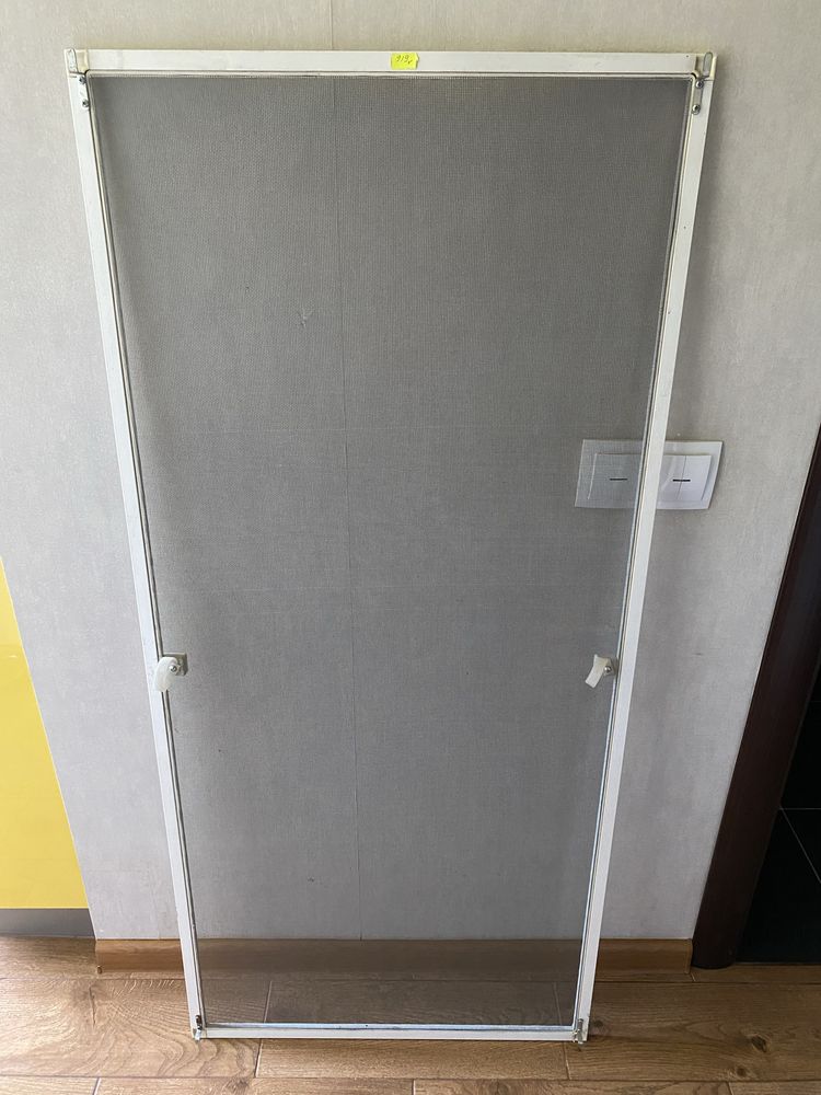 Продам москитную сетку (3 шт)