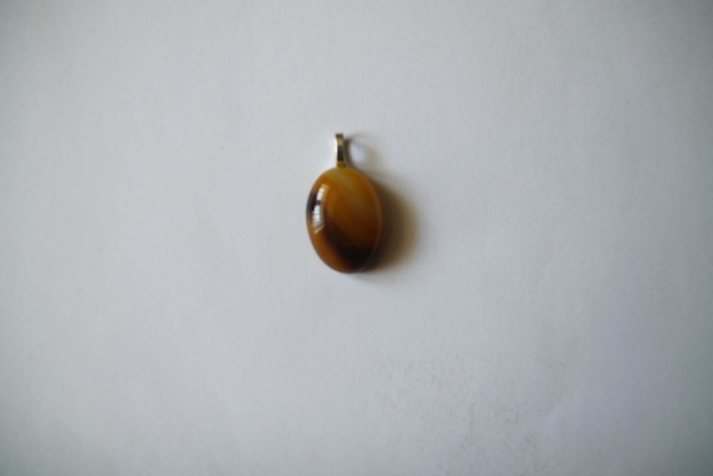 Wisiorek z żółtego agatu