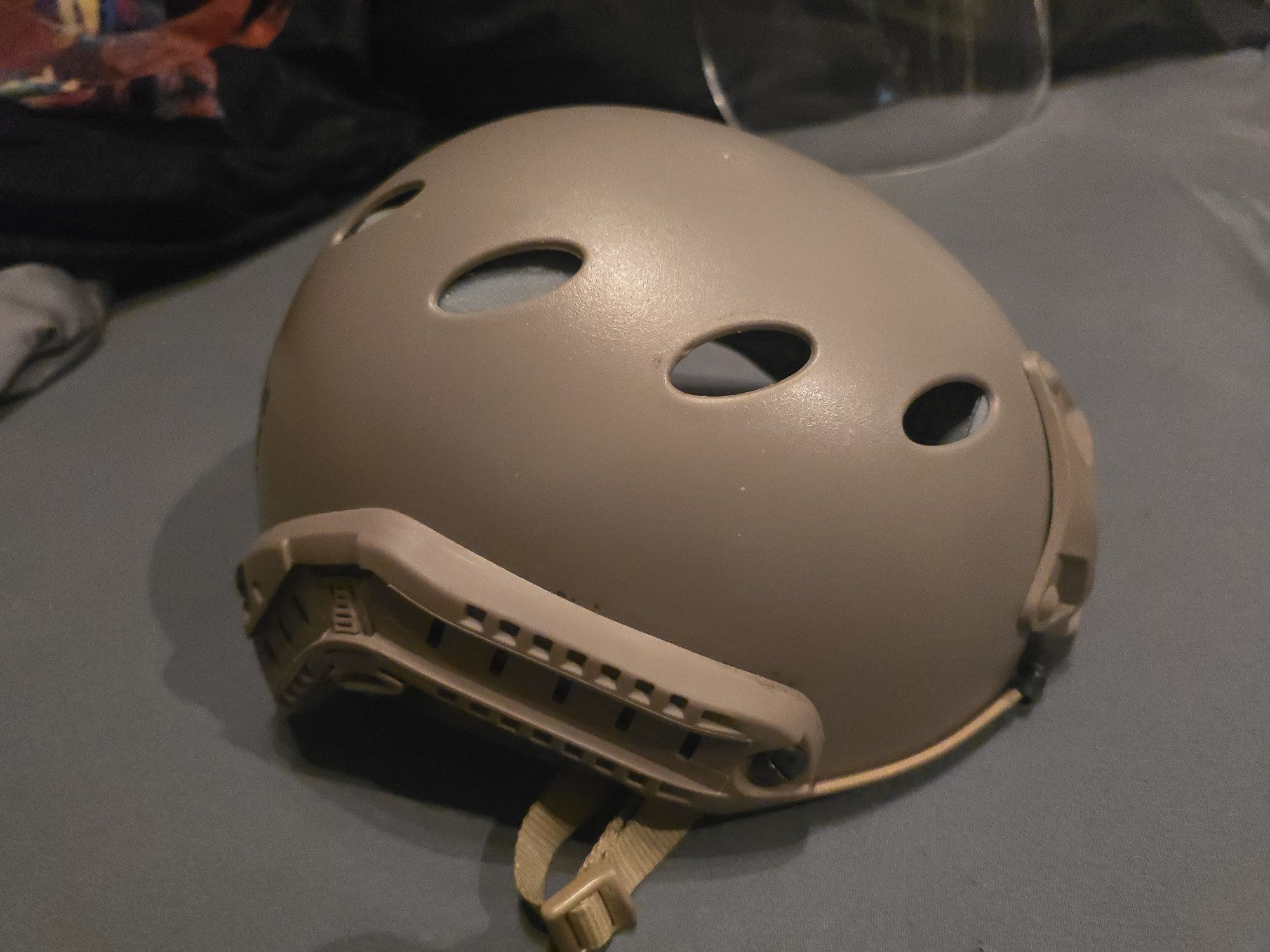 Chełm FAST z szybą do ASG, gogle, kask, ochrona twarzy