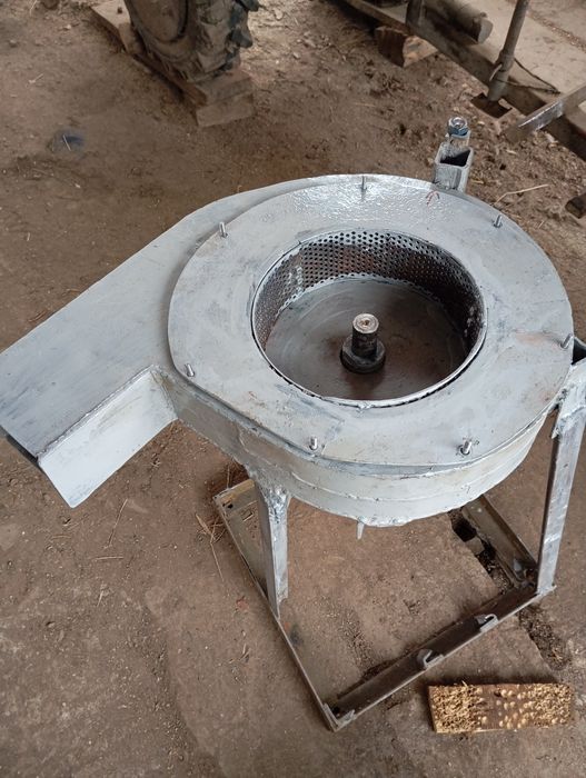 Продам сінорізку