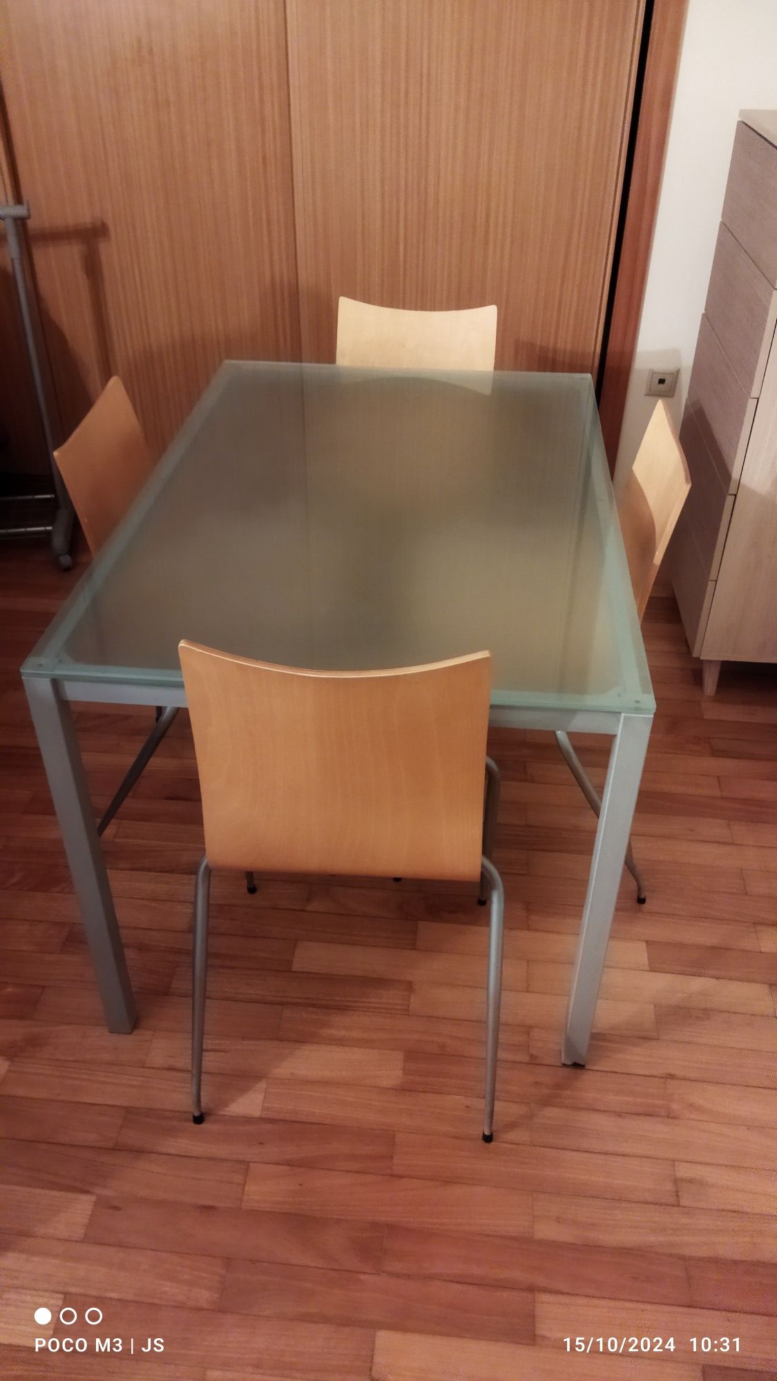 Mesa de cozinha com 4 cadeiras