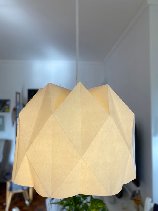Candeeiro suspenso de papel. Origami. Teto.