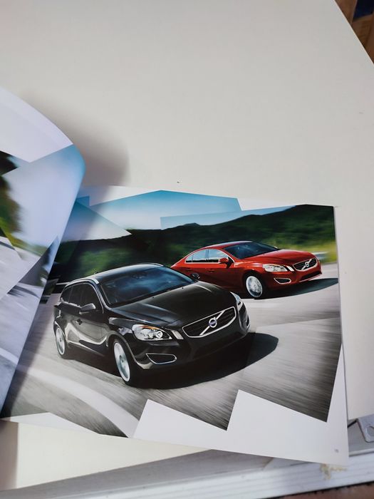 Folheto promocional do lançamento do Volvo S60.