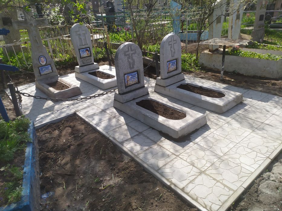 Укладка тротуарной плитки на кладбище Днепр