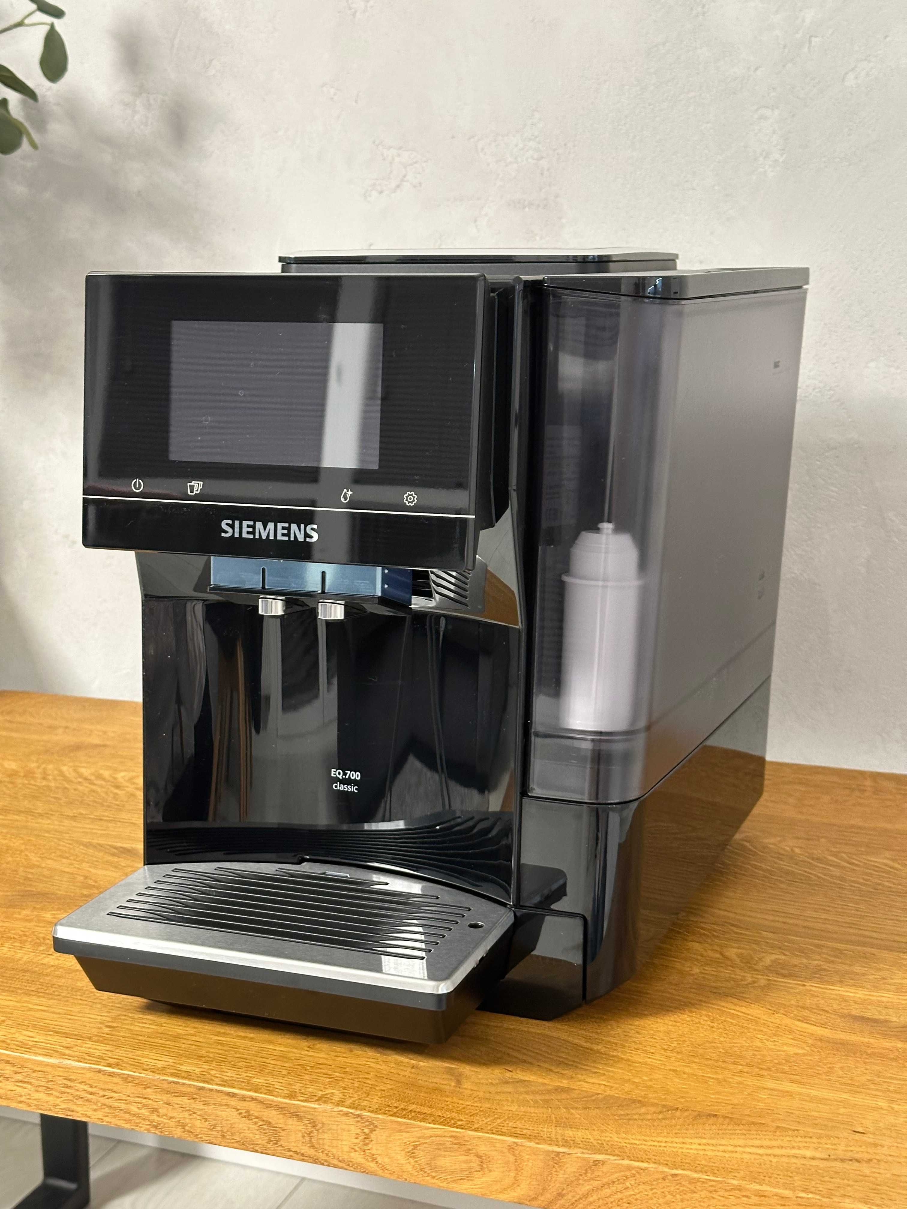 Ekspres SIEMENS EQ700 TP713R19 Czarny (Cold Brew) - NOWY !!!