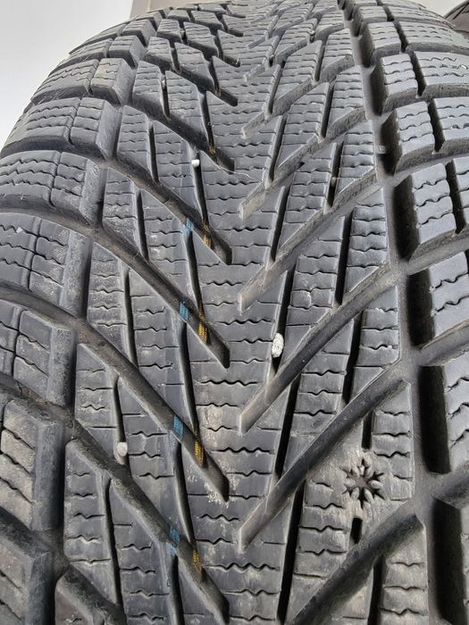 Komplet opon zimowych Goodyear 205/50 17