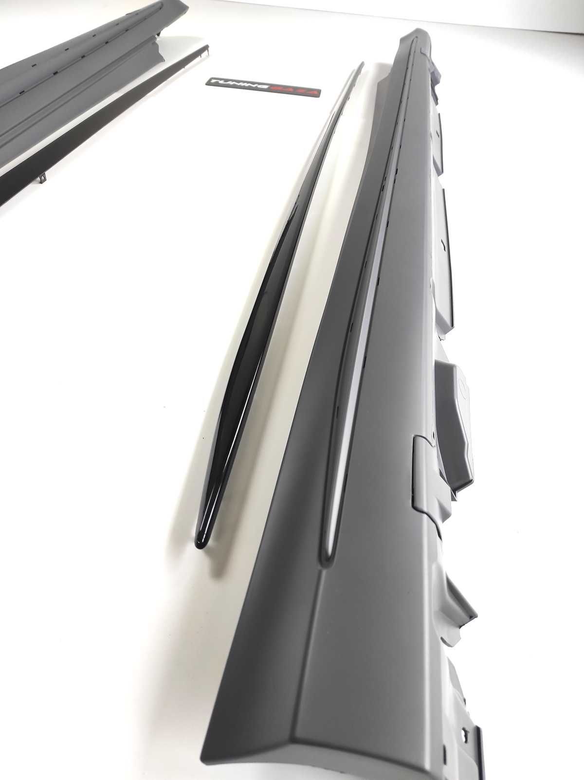 Накладки на пороги Mercedes C-Class W205 в стилі AMG C63