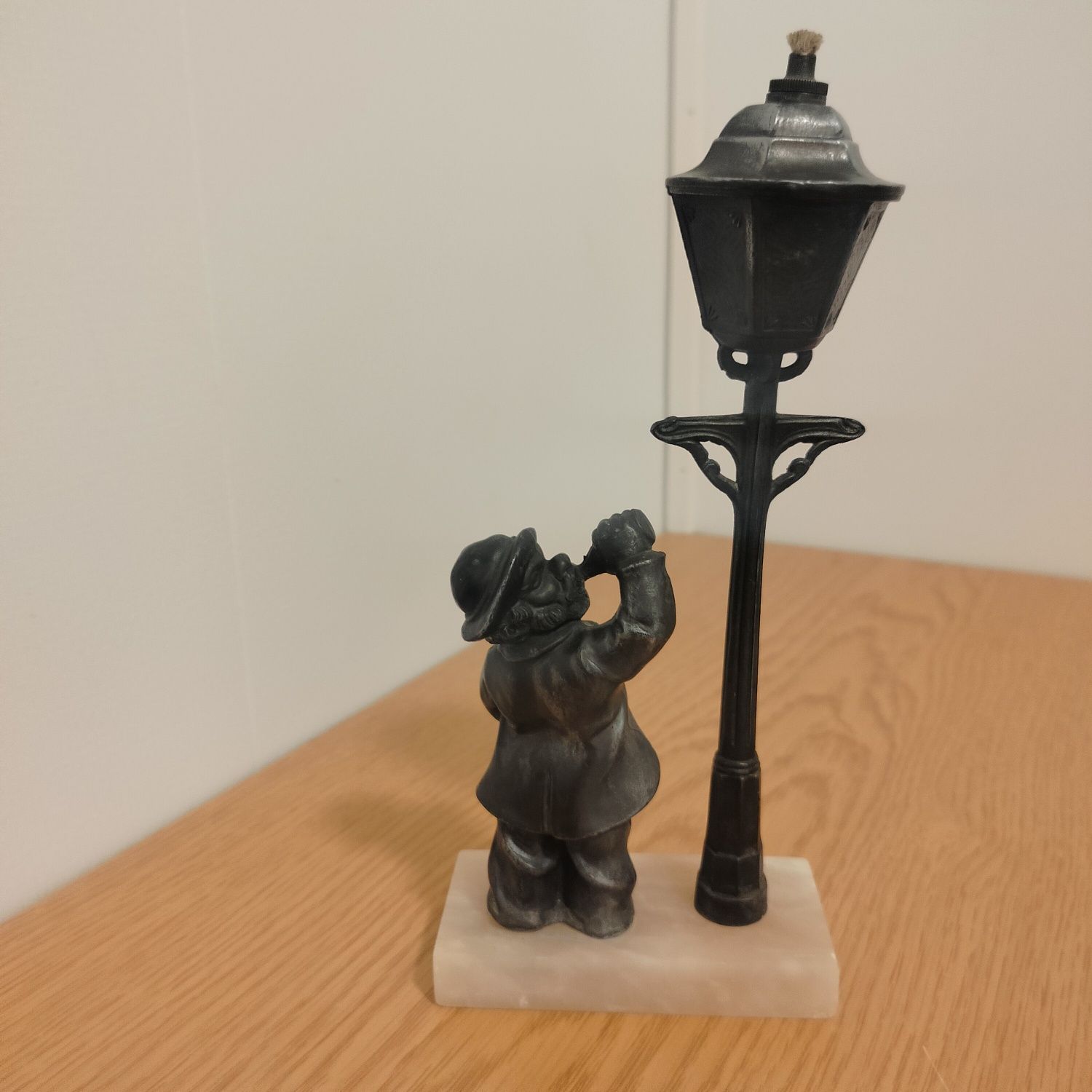 Figurka lampa "Pijak pod latarnią"