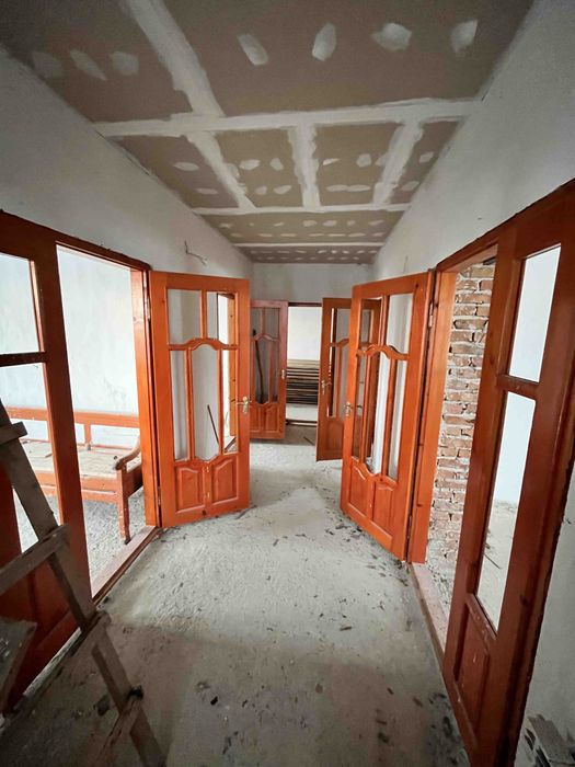 Продаж будинку з частковим ремонтом Львівська область