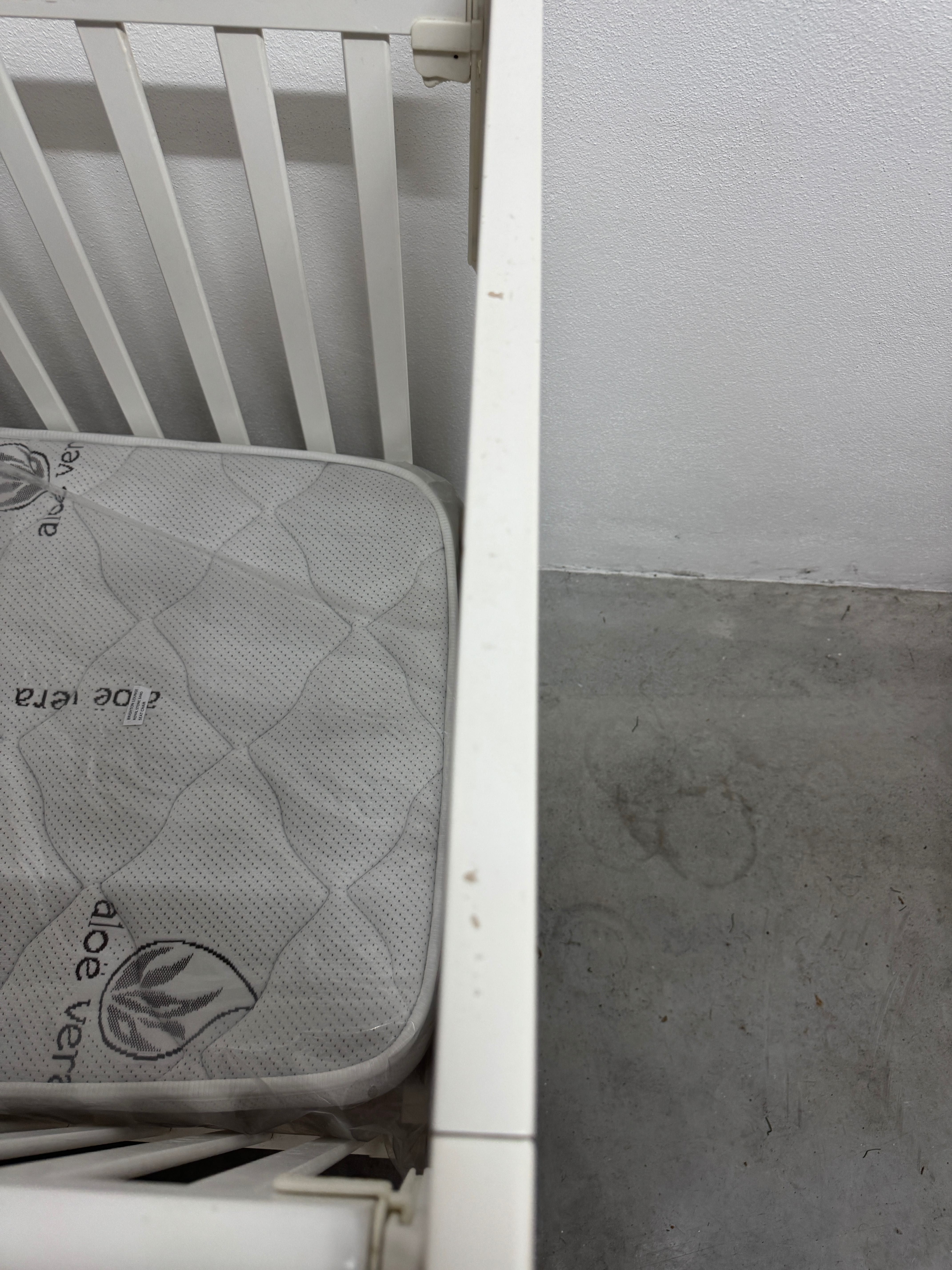 Cama bébé com colchao