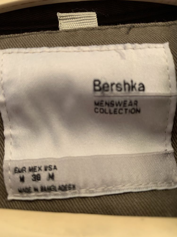 Продам куртку Bershka M