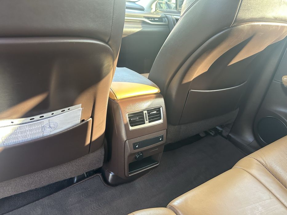 Продам Lexus RX300 2018 года