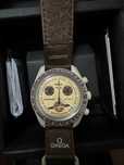 Omega x Swatch SO33T100 Saturn: Metaliczne Akcenty i Bioceramika