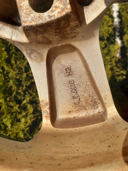 Koła aluminiowe zimowe SUV z kolcami 5x114,3 ET38 215/70R16 DOT3924