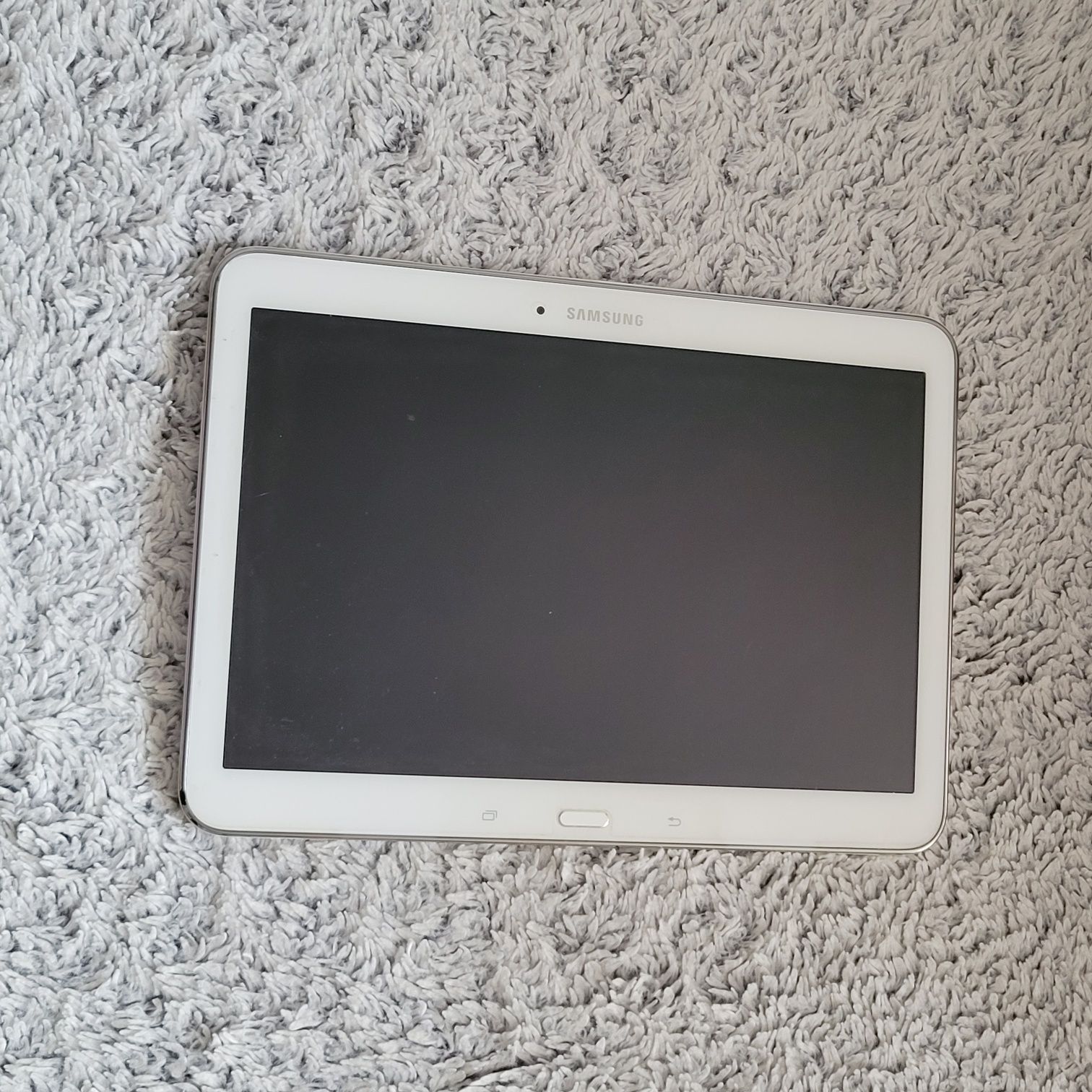 Samsung Galaxy Tab4  SM-T530