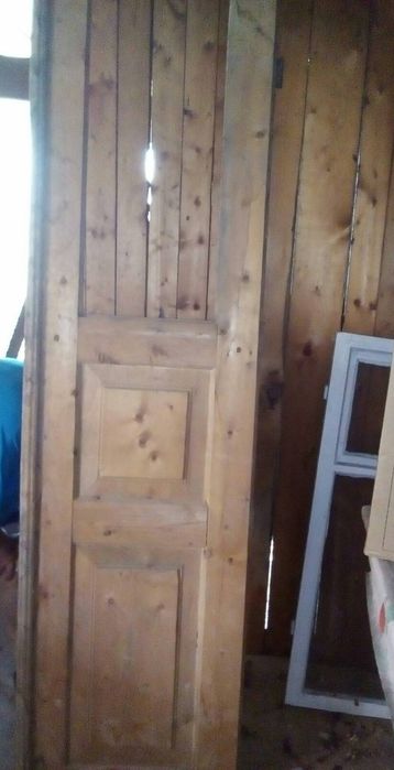 Дерев'яні двері з модрини