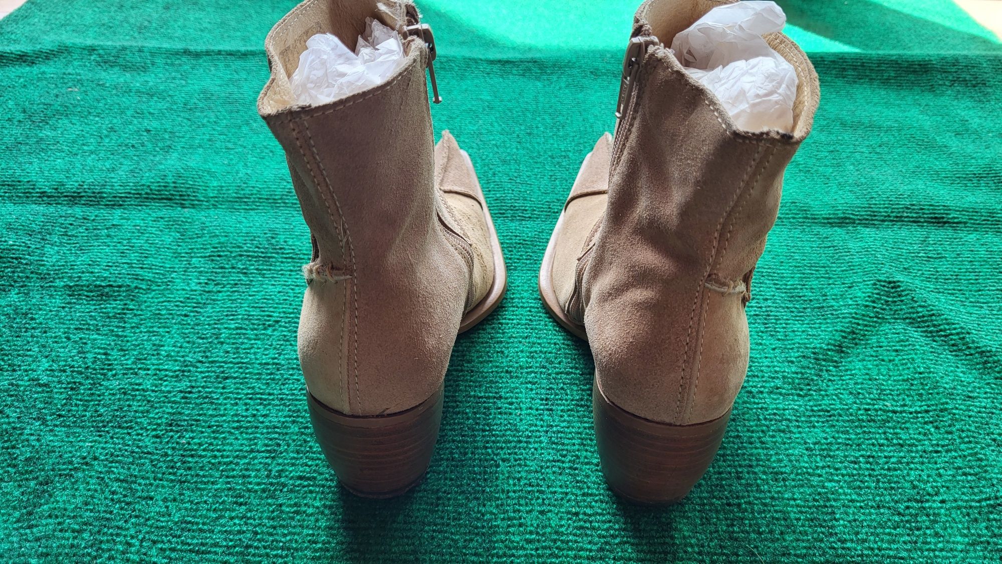 Botas em camurça  beje 36