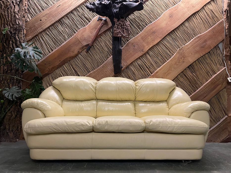 Великий шкіряний (кожаный) диван-ліжко.Стан ідеальний