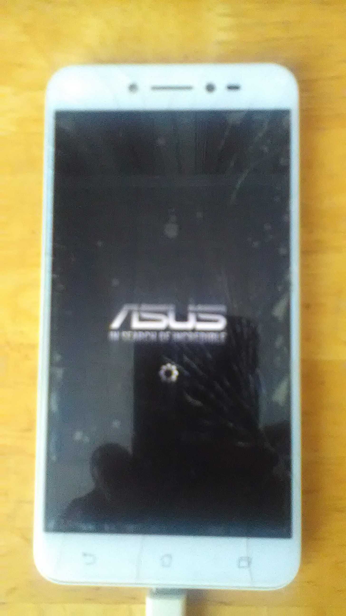 Telefon ASUS Zenfone