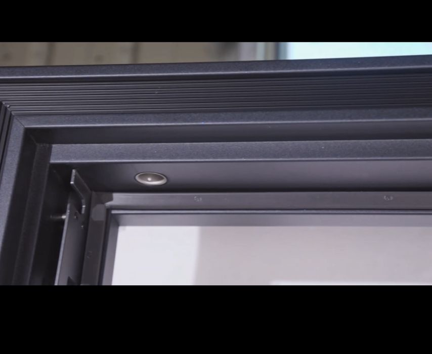 Сучасні вхідні двері в наявності на складі в Києві