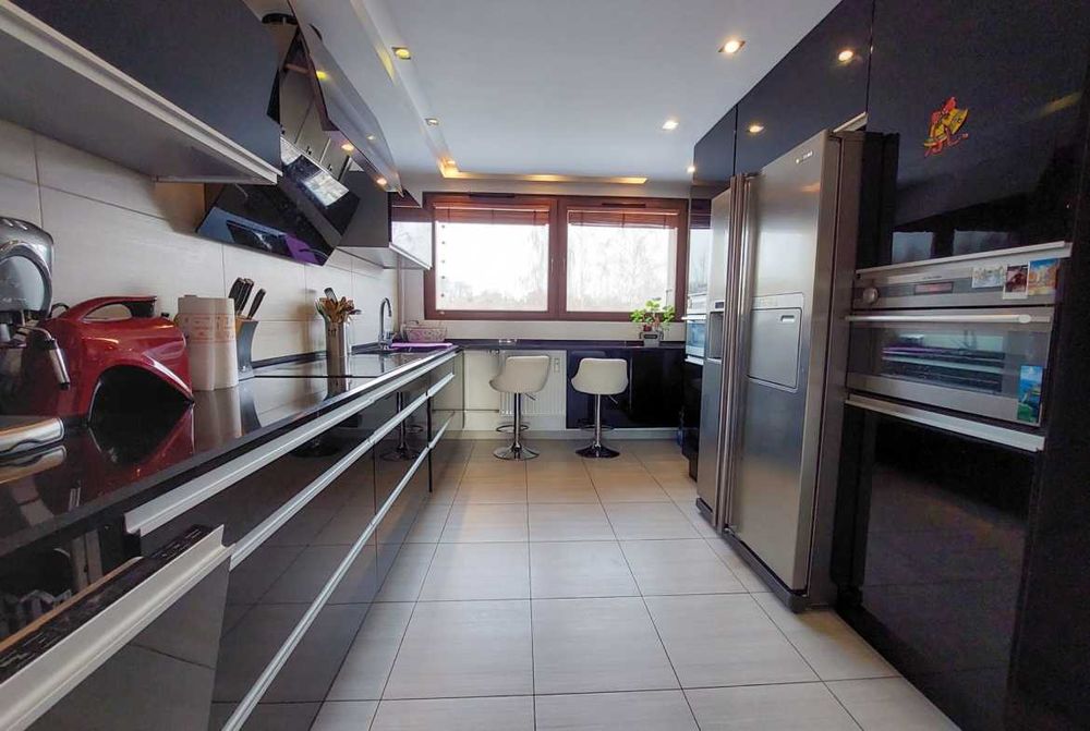 Ekskluzywny dwupoziomowy apartament z dwoma tarasami i garażem