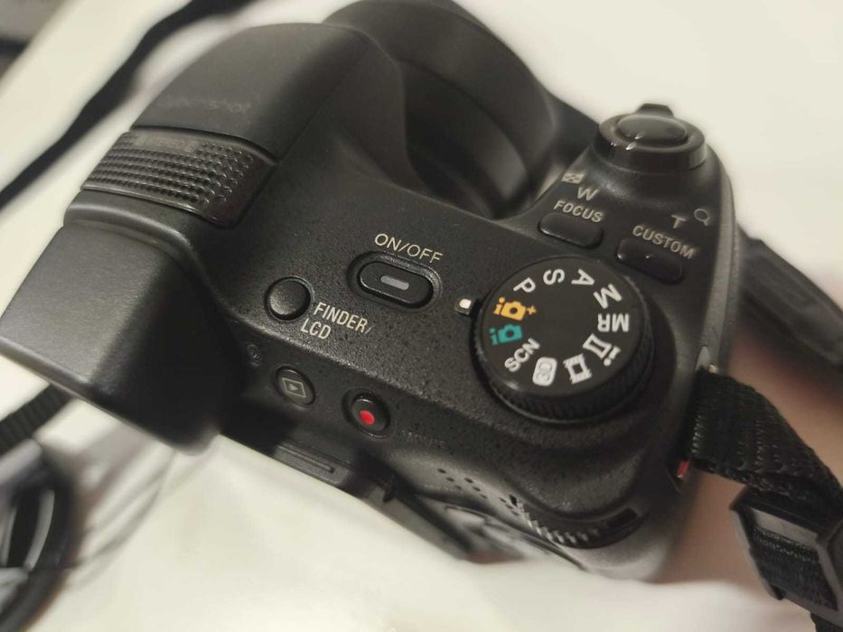 Câmera Sony CyberShot DSCHX200V 18.2MP ZoomÓptico30X  Lente Carl Zeiss