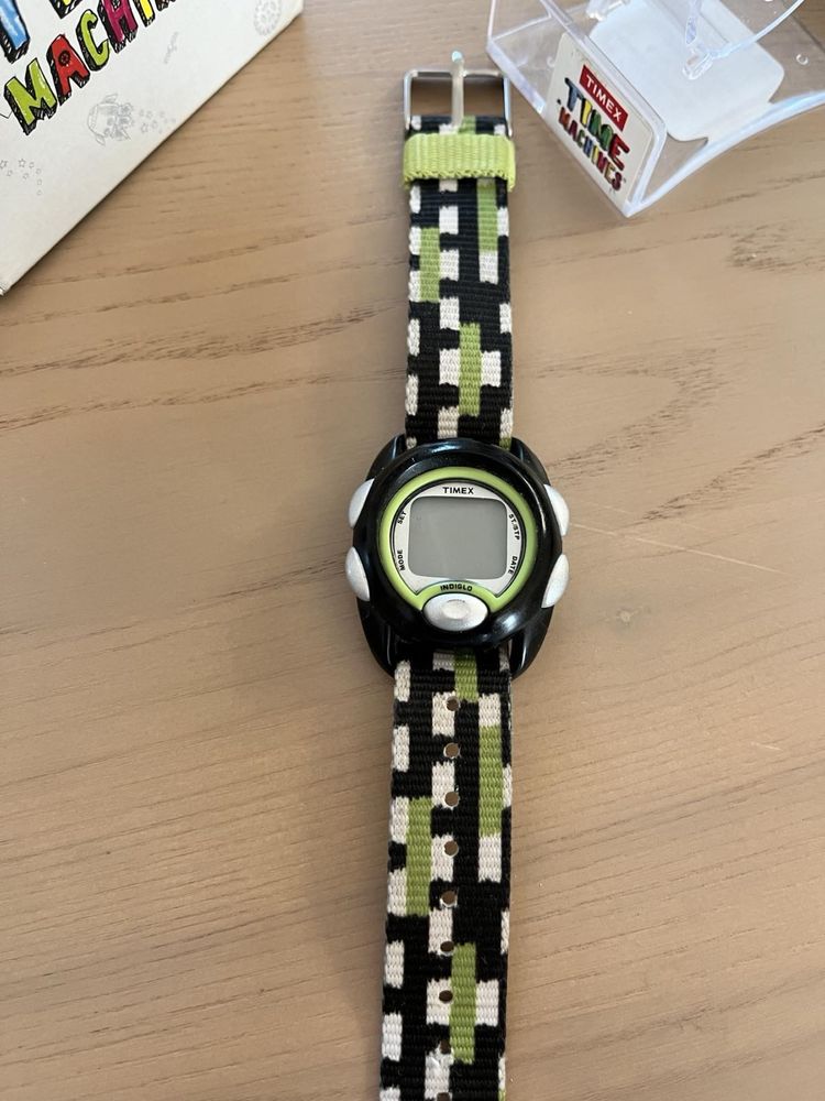 Годинник timex