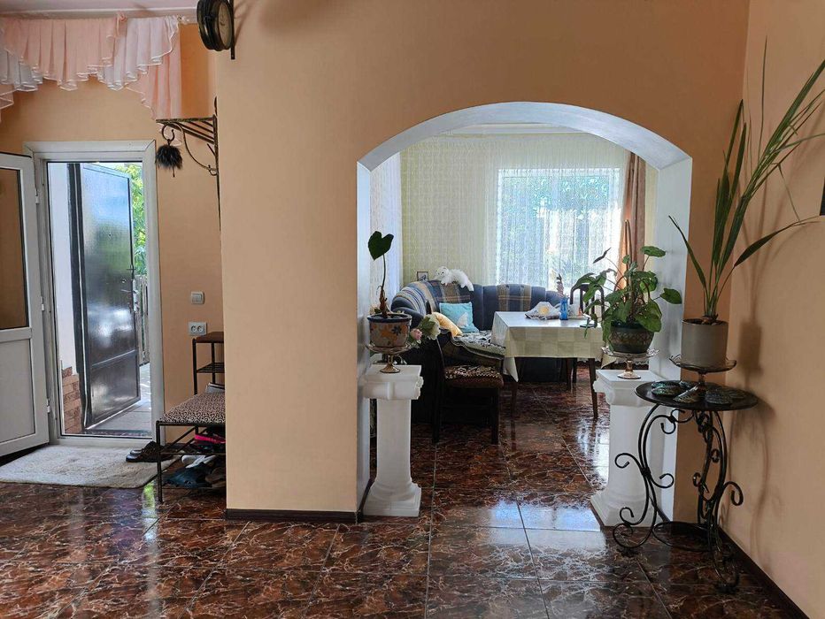 село Дачное, добротный дом 2 эт, 10 сот.  Рядом Нерубайское.