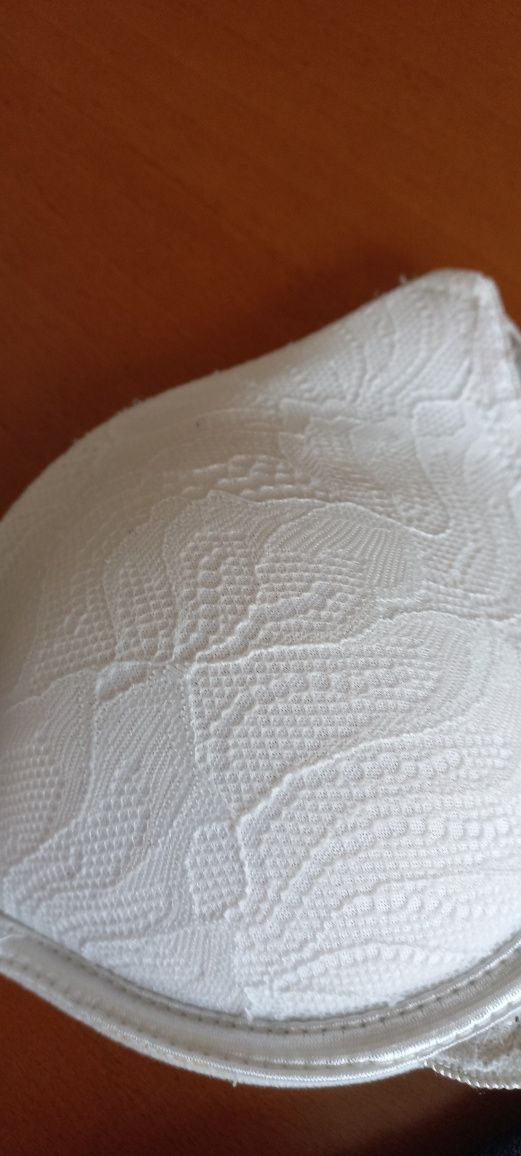 Biustonosze czarny i biały 80 c oraz 75b