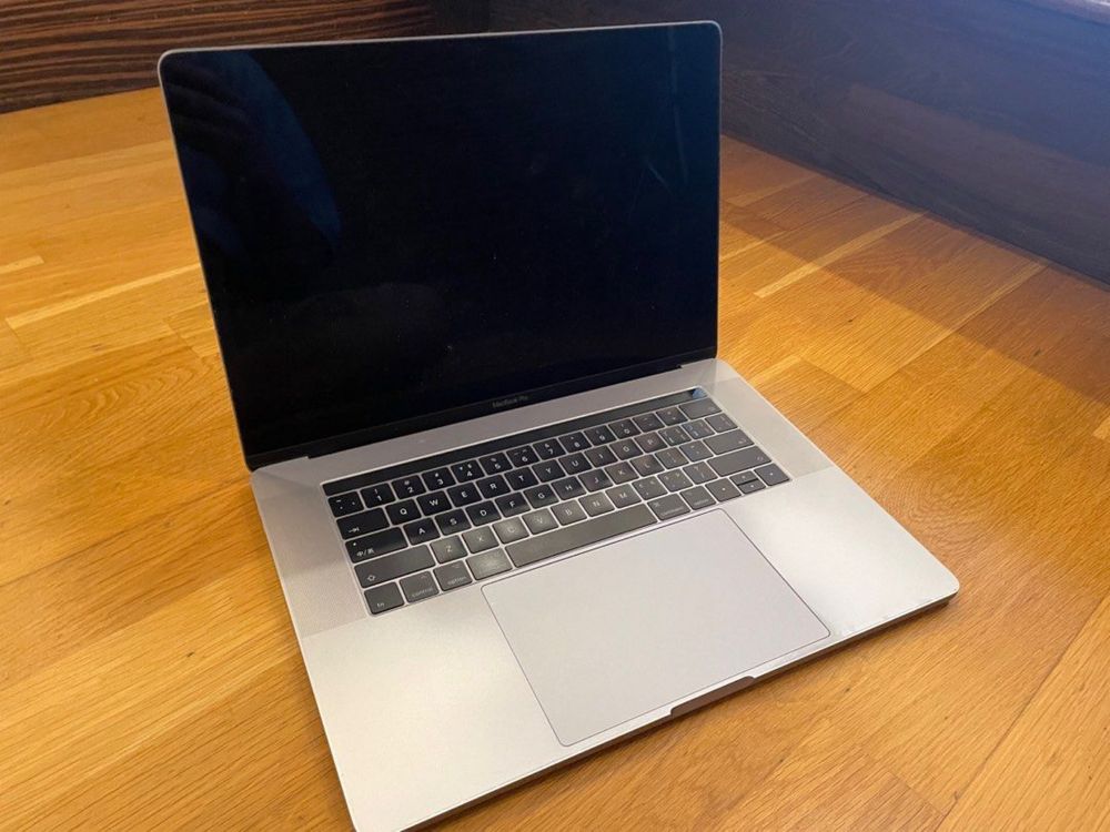 Macbook Pro A1707 15 de 2018 i7 16GB 512SSD com ecrã partido