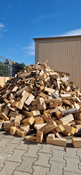 Drewno opałowe suche buk sosna drzewo