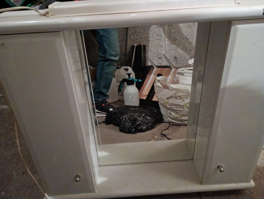 Szafka łaziekowa z oswietleniem