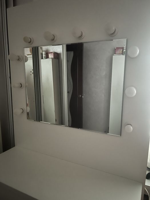 Туалетний столик