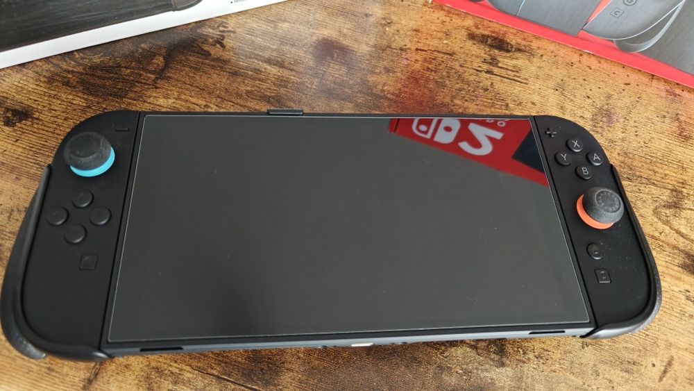 Konsola Nintendo Switch 2 ,gra MarioKart World, grip, szkło ochronne