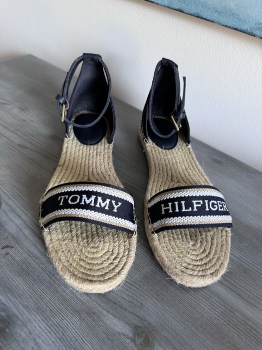 Sandaly espadryle tommy hilfiger 40 defekt