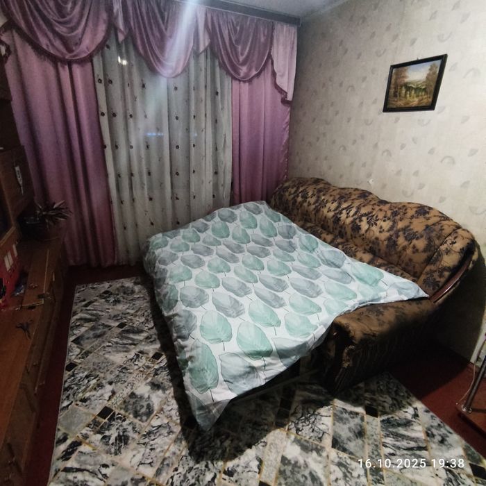 Здам кімнату дівчині/молодій жінці (можна з котиком) на Троєщині.