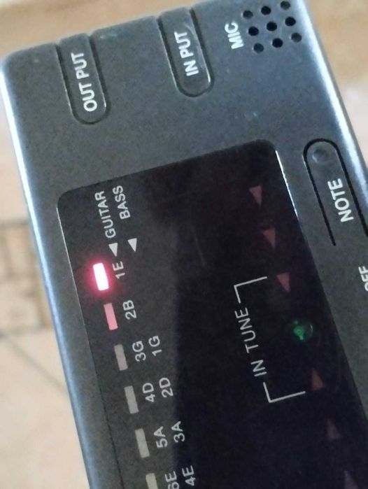 Afinador de Guitarra GT-303