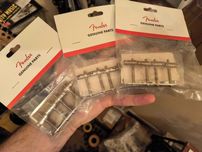 Нові, асортимент бриджі Fender 4 Jazz Bass / Precision bridge saddle