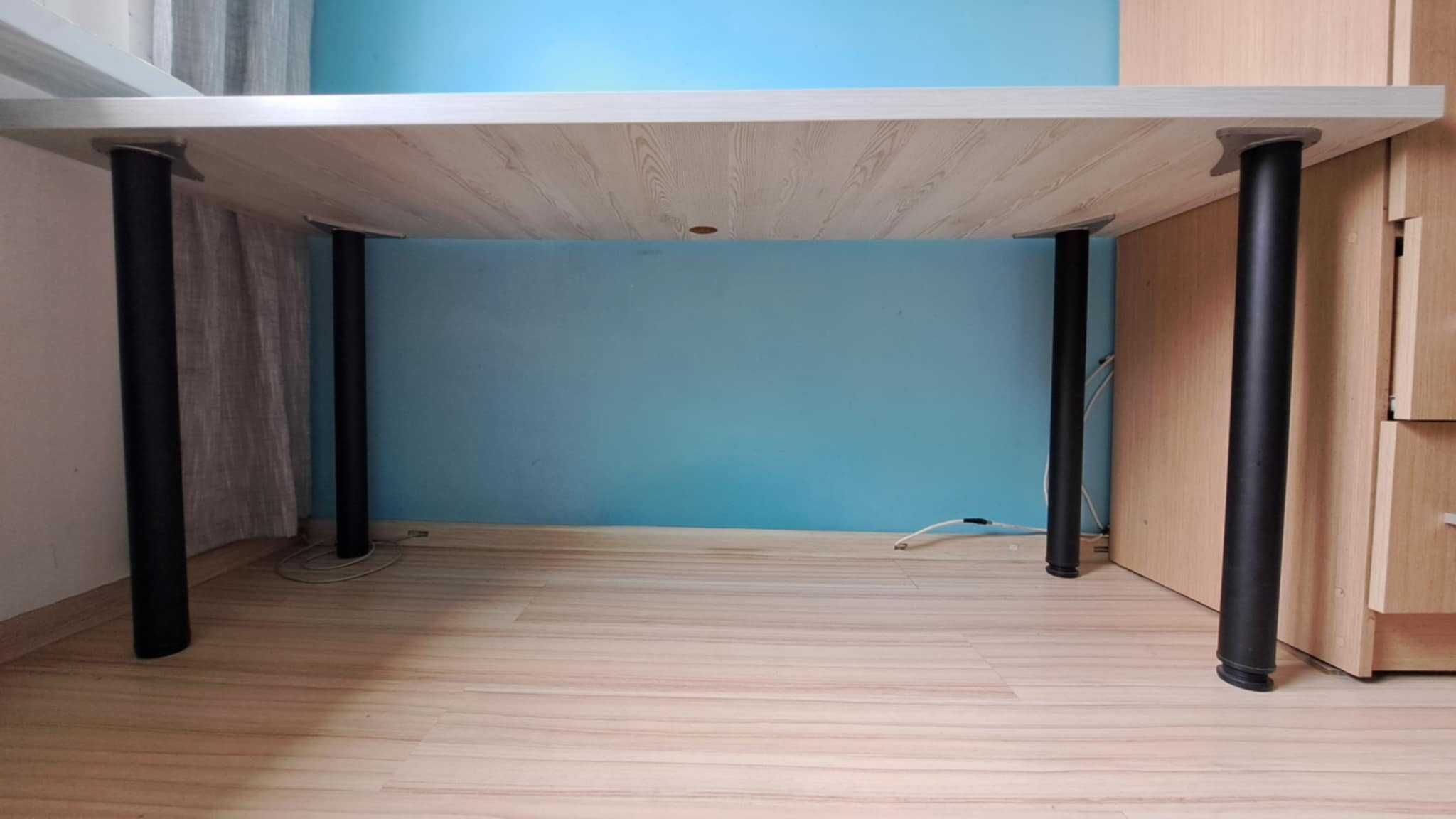 Biurko 180x60x78   regulowane nogi