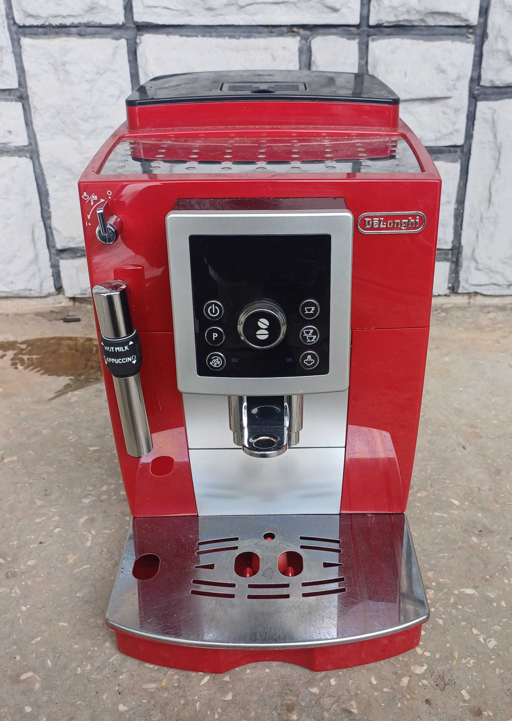 Кавомашина кавоварка DeLonghi ECAM 23.427 R Capuchino червона вживана