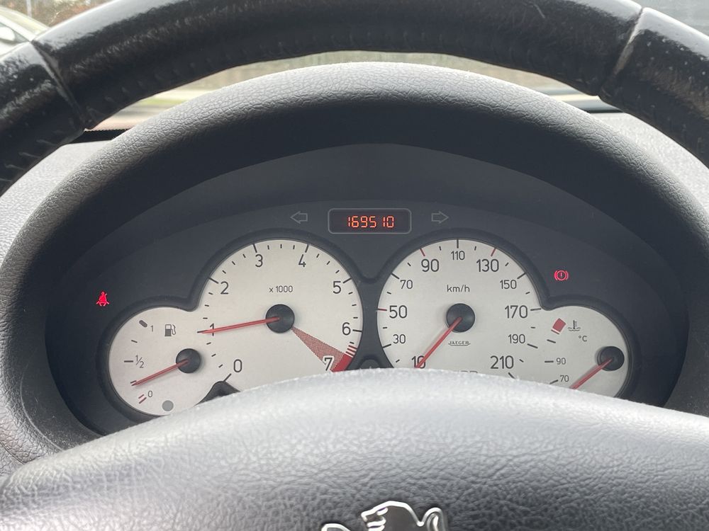 Peugeot 206cc 1.6 beznyzna w pełni sprawny po przeglądzie