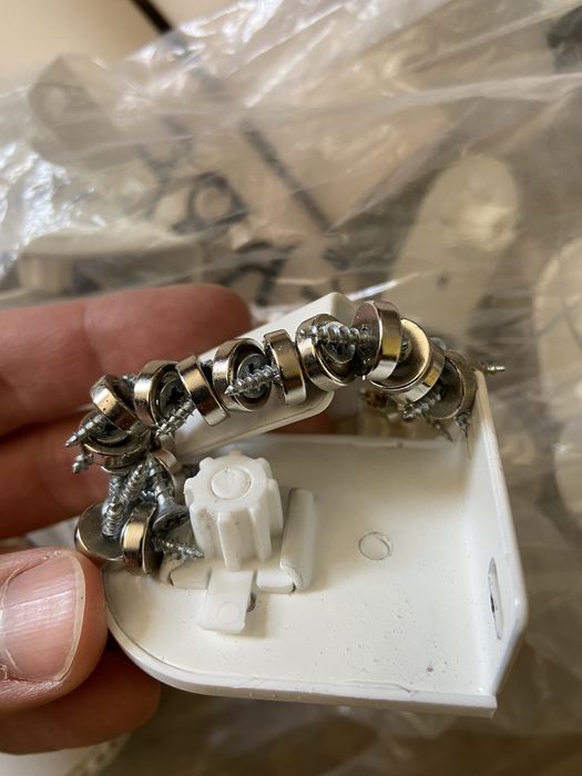 Рулонные бежевые шторы