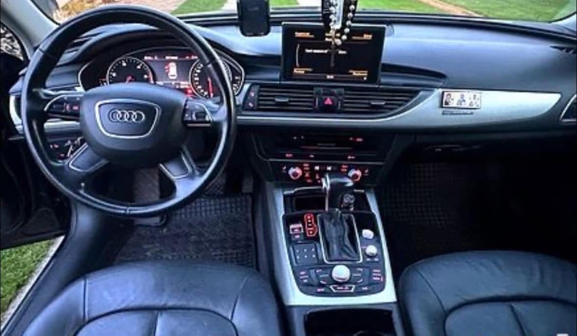 Продам Audi в чудовому стані на гарній комплектації 2013 року