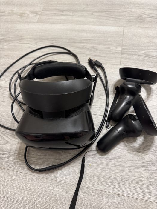 Samsung HMD Odyssey — VR-шолом з контролерами