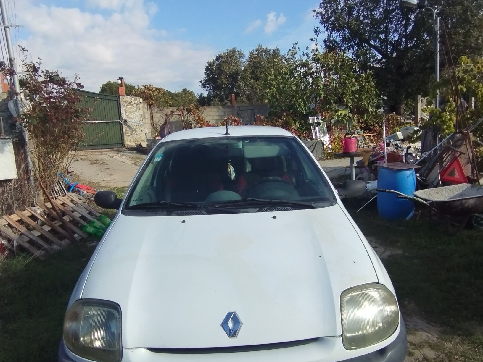 Vendo Reno Clio ano 2000